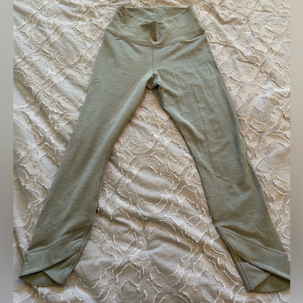 Light Gray Dry Fit Nike Leggings Size Small (like new) no pilling